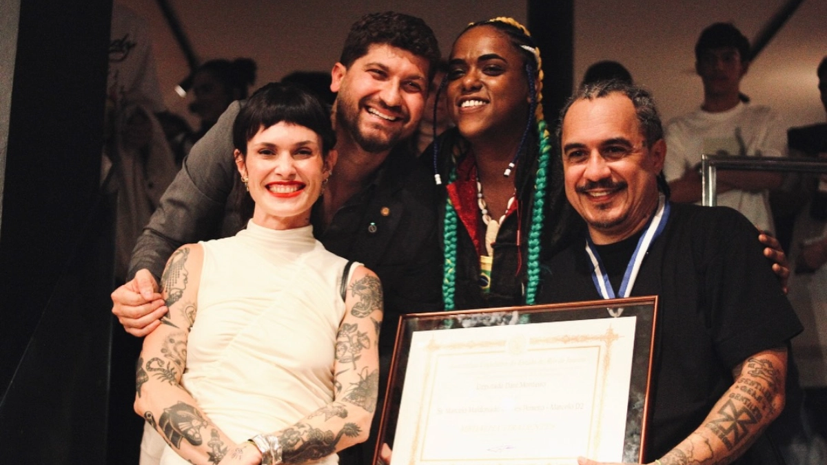 Marcelo D2 recebe Medalha Tiradentes em reconhecimento à sua contribuição cultural