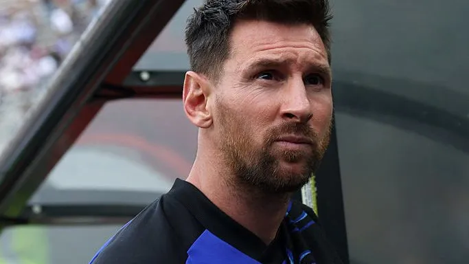 Messi marca em seu segundo toque após entrar e Argentina vence Islândia por 3 a 0