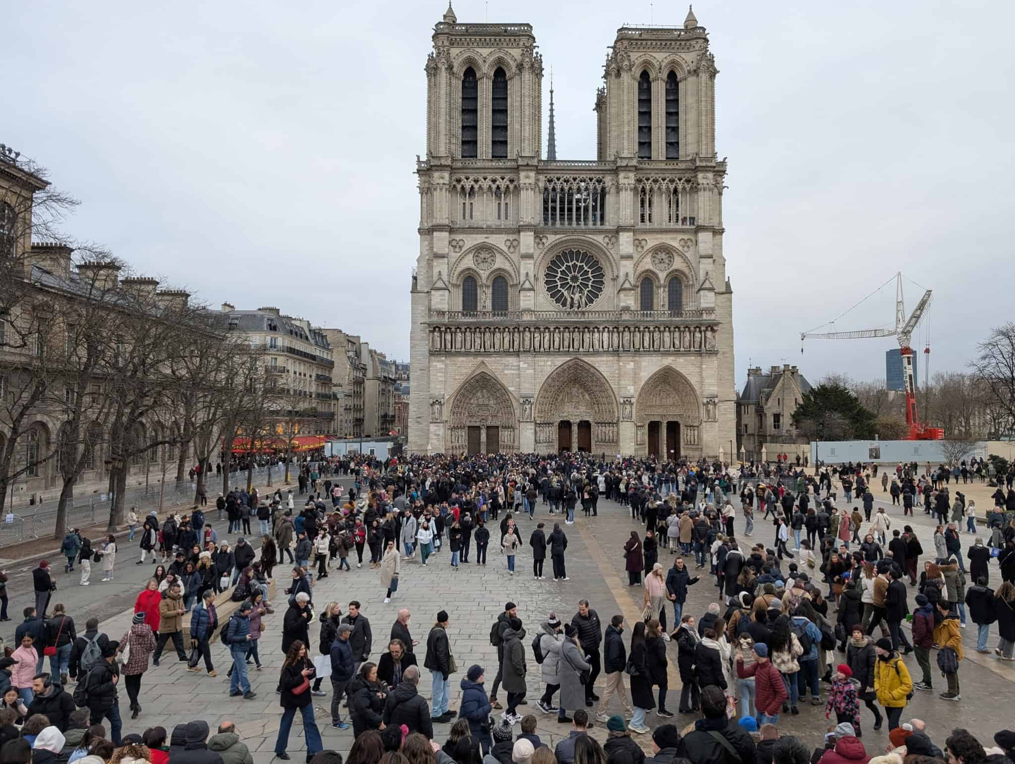 Conheça notre dame revela tesouros arqueológicos de 1,7 mil anos em escavação histórica