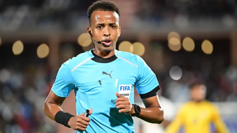 Árbitro somali impedido de entrar nos EUA para a Copa-2026 será o árbitro da Supercopa da Europa entre PSG e Aston Villa
