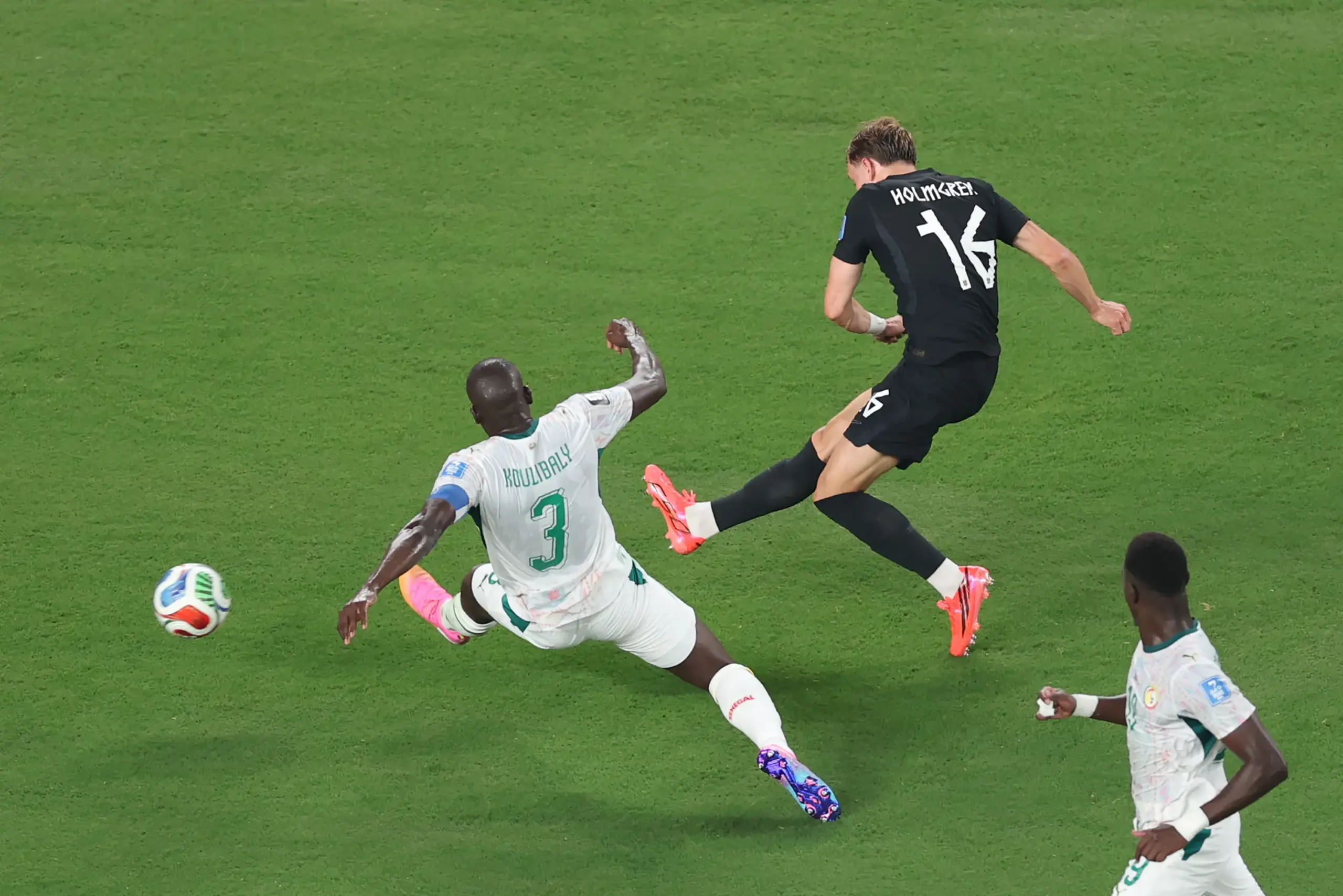 Pedersen se destaca e marca na vitória da Noruega sobre Senegal na Copa do Mundo