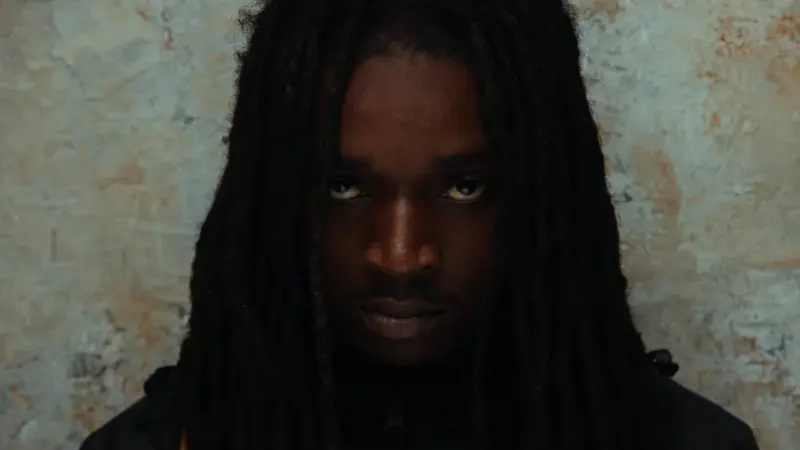 Rapper francês La Rvfleuze lança álbum de estreia após período na prisão