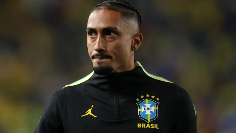 Raphinha segue tratamento e fica fora do jogo contra o Japão pela Seleção Brasileira