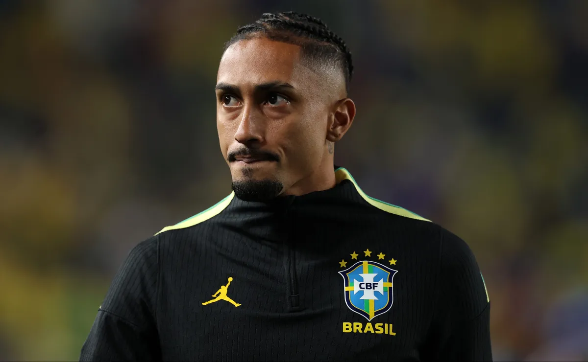 Raphinha segue tratamento e fica fora do jogo contra o Japão pela Seleção Brasileira