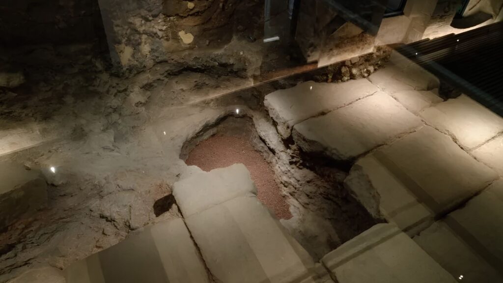 Obra de elevador no Gran Hotel Barcino revela piso monumental de 2.000 anos e o fórum da Barcino