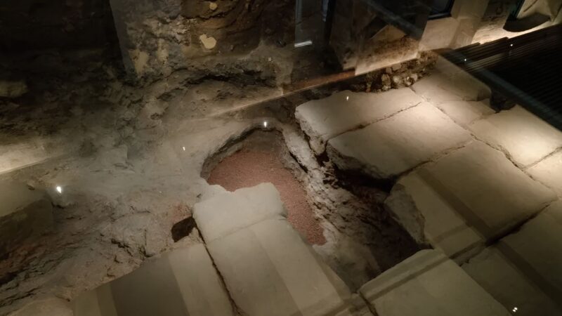 Obra de elevador no Gran Hotel Barcino revela piso monumental de 2.000 anos e o fórum da Barcino