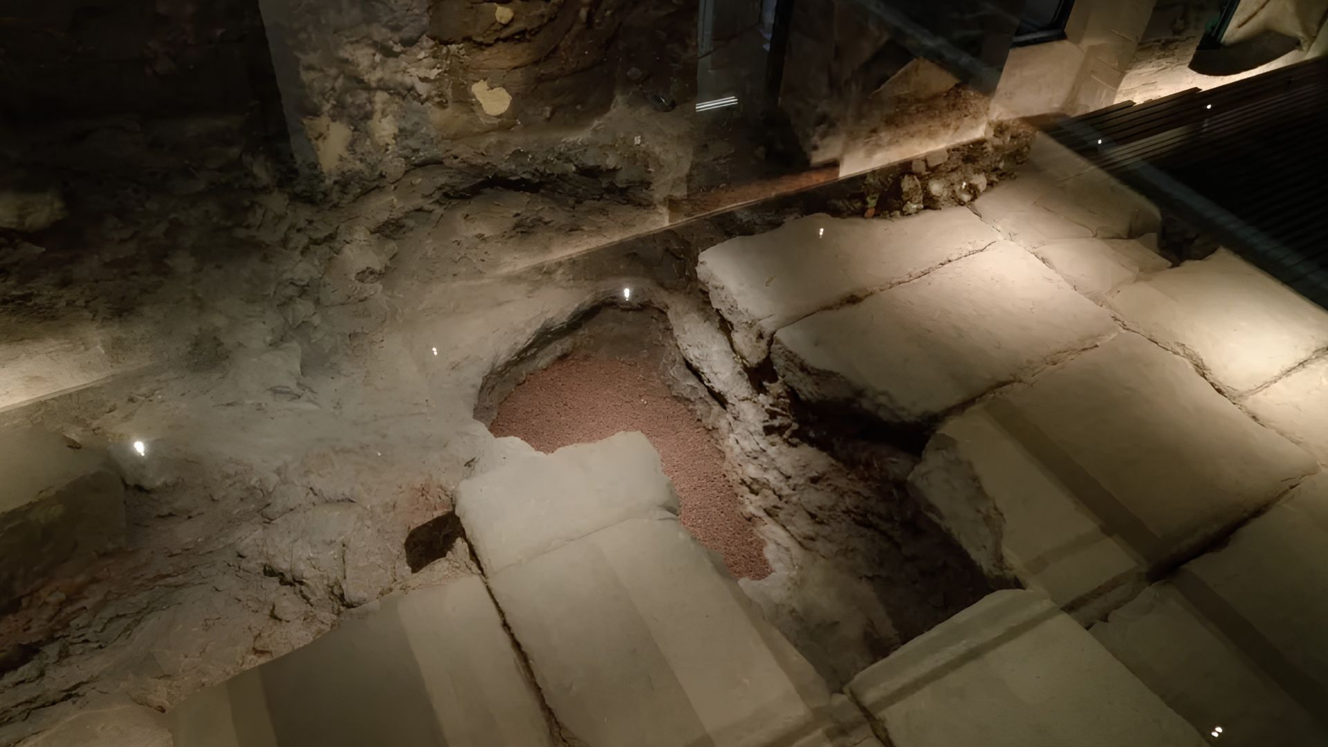Obra de elevador no Gran Hotel Barcino revela piso monumental de 2.000 anos e o fórum da Barcino