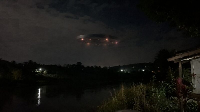 Descubra “tem algo rosnando”: suposto ovni aparece sobre rio cercado por mata em campo largo, e homem relata luzes de objeto de até 70 metros pairando por 30 minutos antes de apagarem e seguir…