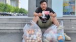 Entregador na China faz compras com salário de um dia e mostra o que conseguiu levar no carrinho
