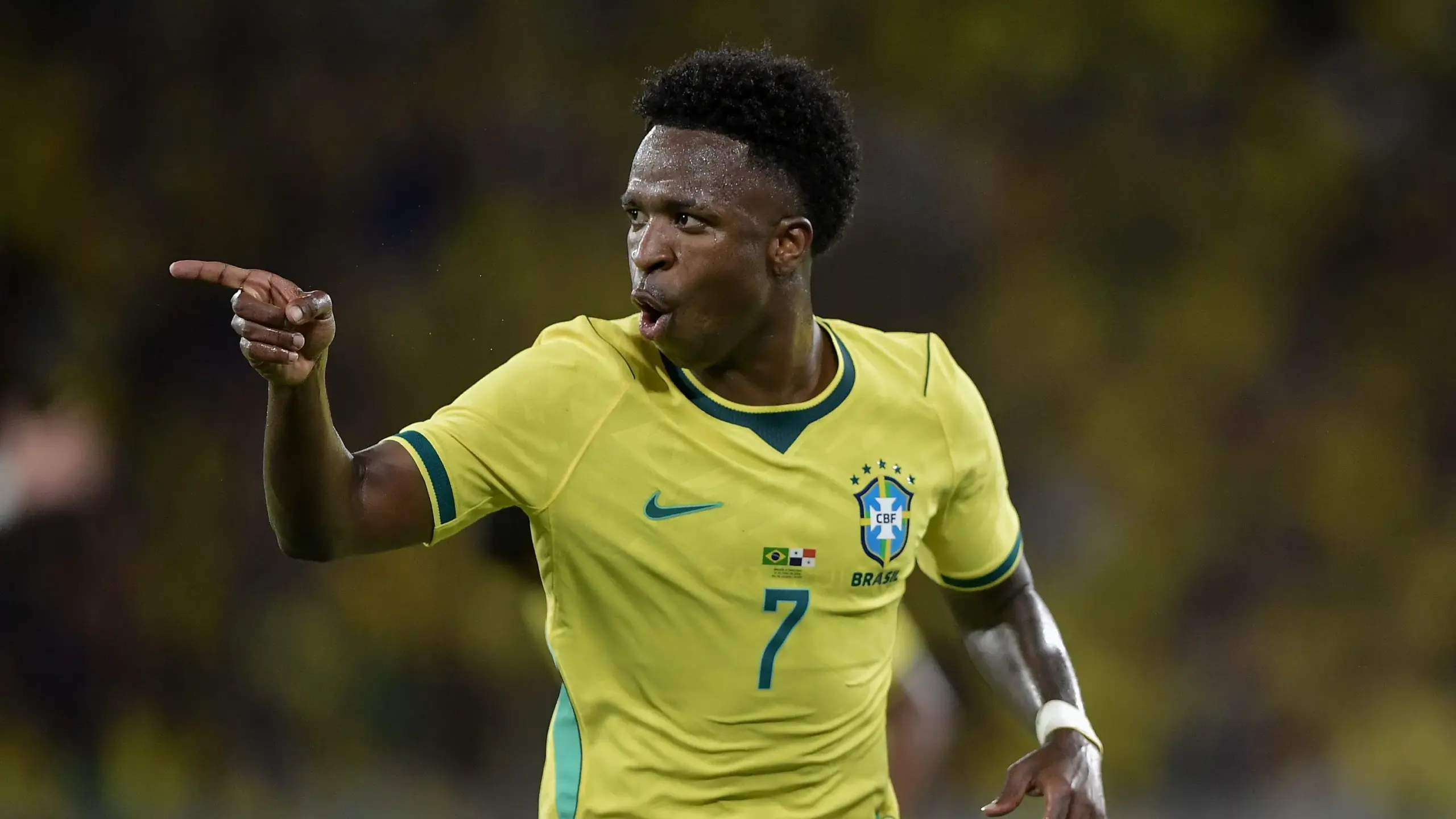 Flamengo acompanha Vini Jr brilhar na estreia da Seleção e igualar marca de Ronaldinho