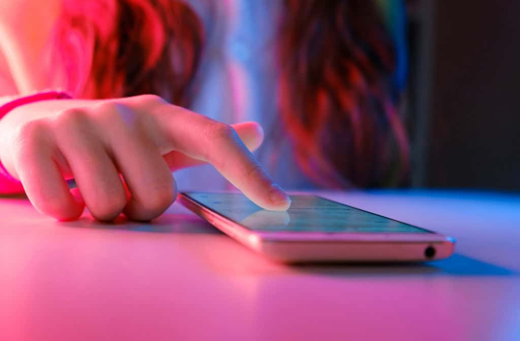 Austrália intensifica fiscalização da proibição de redes sociais para menores de 16 anos