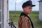 ‘Uma infância alemã’ mostra os dilemas de uma criança diante do horror nazista
