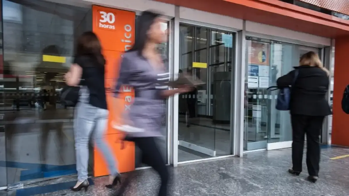 Bancos e agências do INSS terão atendimento reduzido na segunda-feira (29) por jogo do Brasil