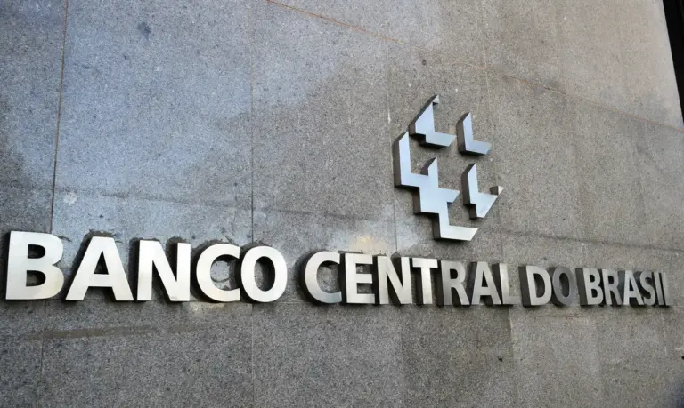 Banco Central eleva projeção de crescimento do PIB para 2% em 2026