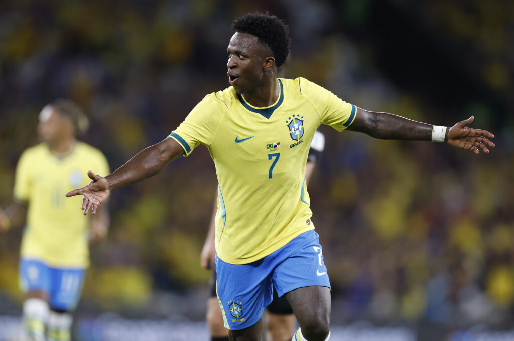 Veja como jornal inglês elege camisa do brasil como a segunda mais bonita da copa do mundo