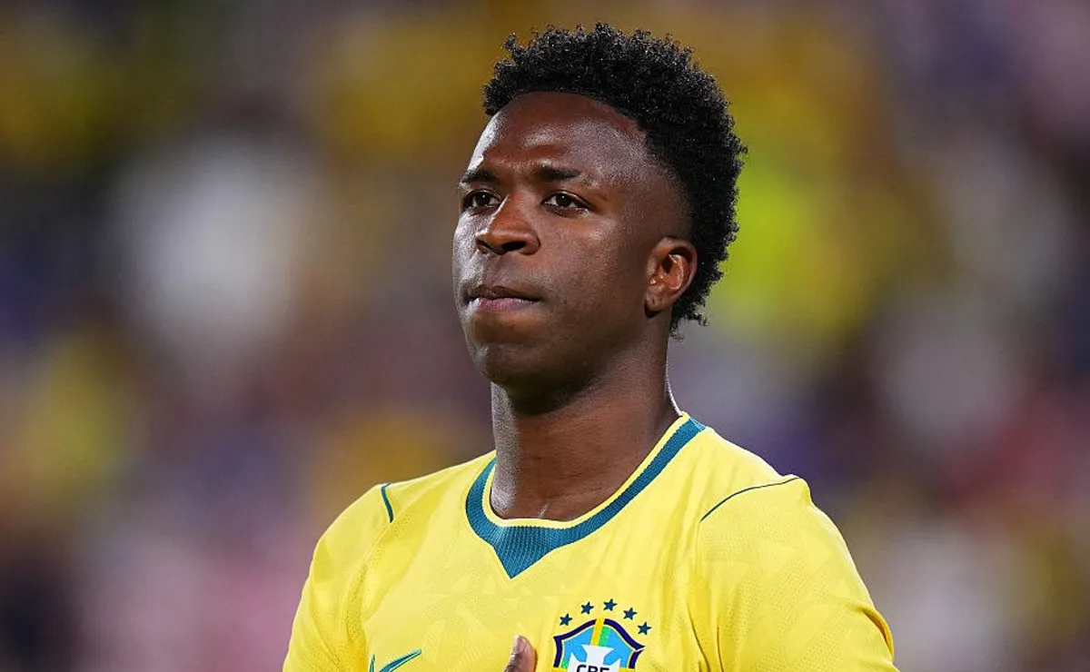 Flamengo acompanha Vini Jr brilhar na estreia da Seleção e igualar marca de Ronaldinho
