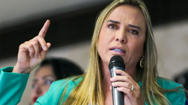 Governadora do DF sanciona lei que permite empréstimo de até R$ 6,6 bilhões para capitalizar o BRB