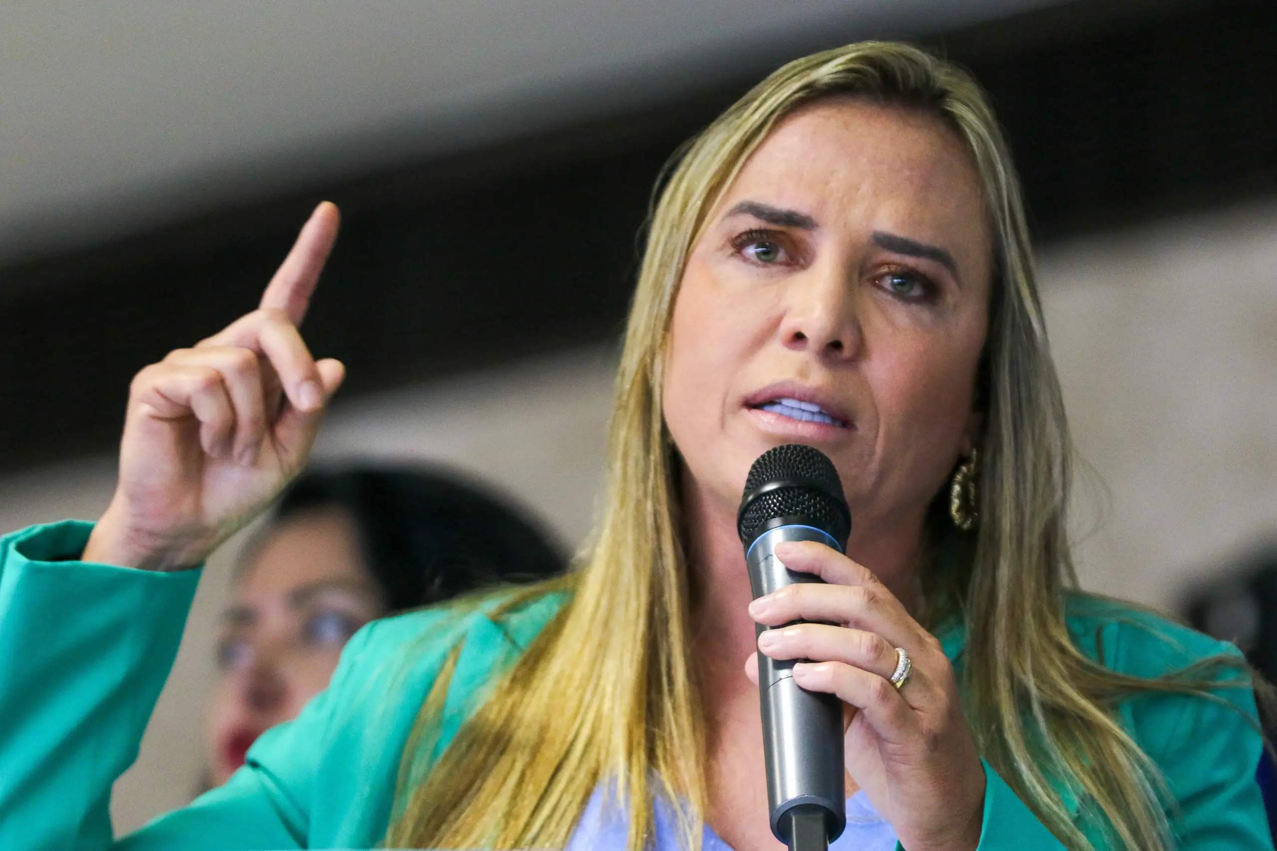 Governadora do DF sanciona lei que permite empréstimo de até R$ 6,6 bilhões para capitalizar o BRB
