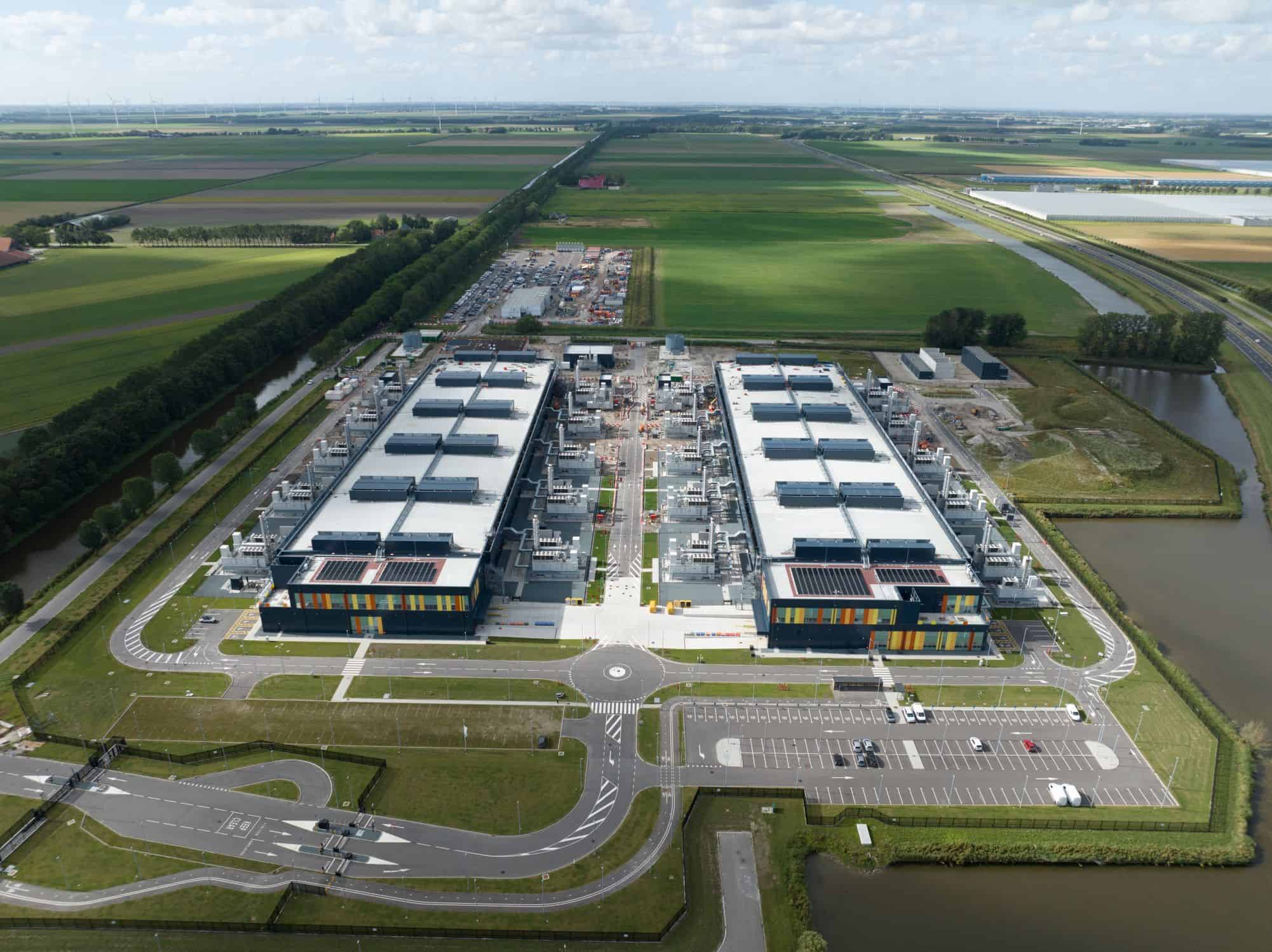 Maioria da capacidade global de data centers está em risco, aponta estudo