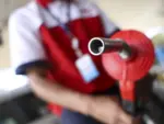 Aumento internacional do petróleo pressionou menos os combustíveis no Brasil, aponta Ineep