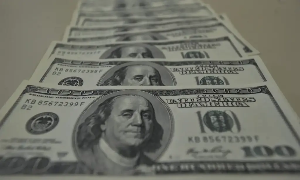 Descubra bolsa cai 2,22%, e dólar volta a subir acima de r$ 5,06