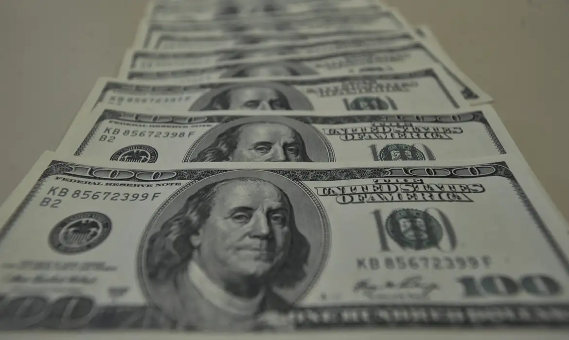 Descubra bolsa cai 2,22%, e dólar volta a subir acima de r$ 5,06
