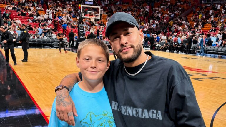 Filho de Neymar, Davi Lucca, de 14 anos, lança marca de dinossauros em 3D e ganha destaque nas redes sociais