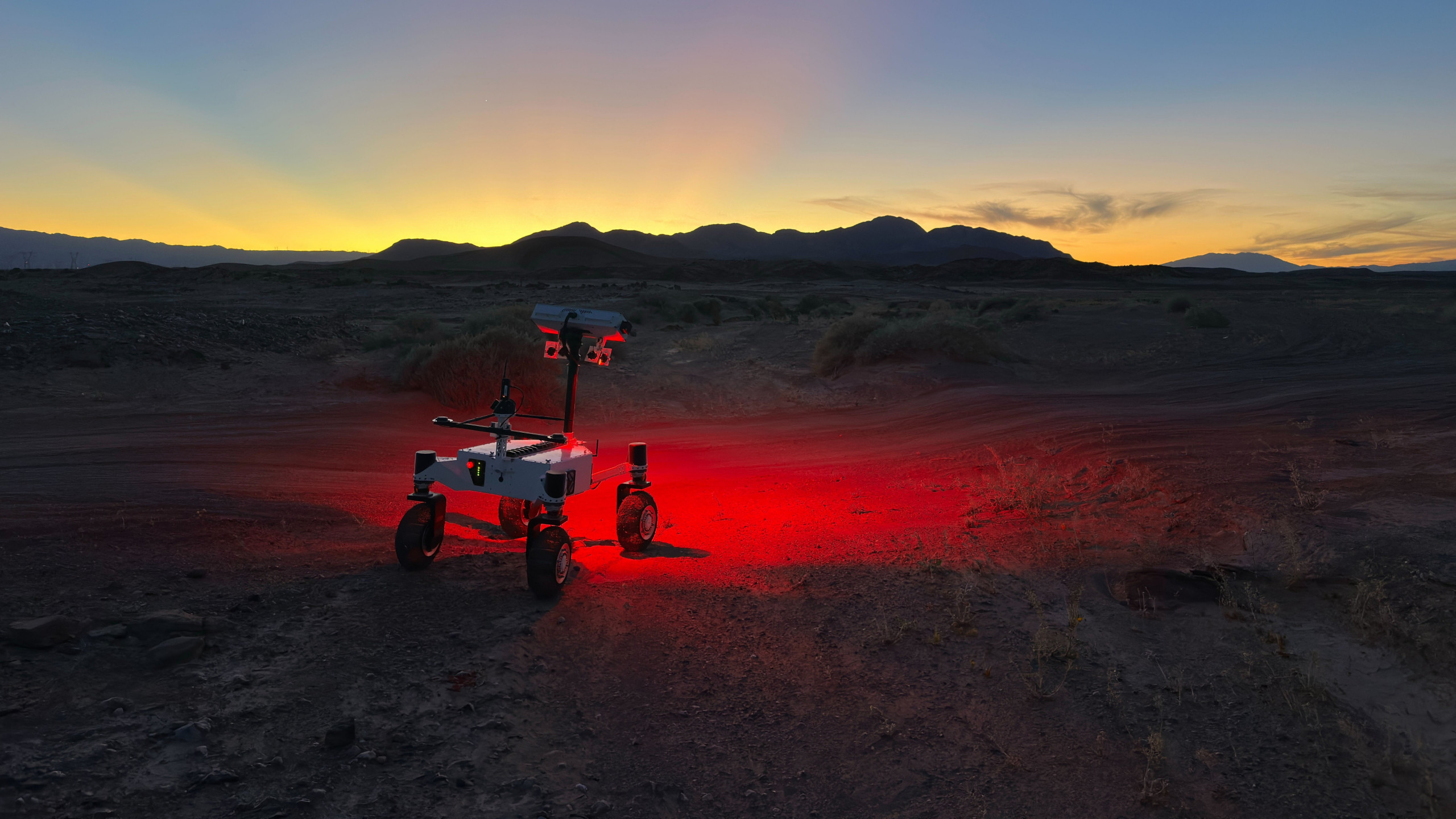 Novo protótipo de rover da NASA passa por testes em deserto e avança preparo para exploração lunar e de Saturno