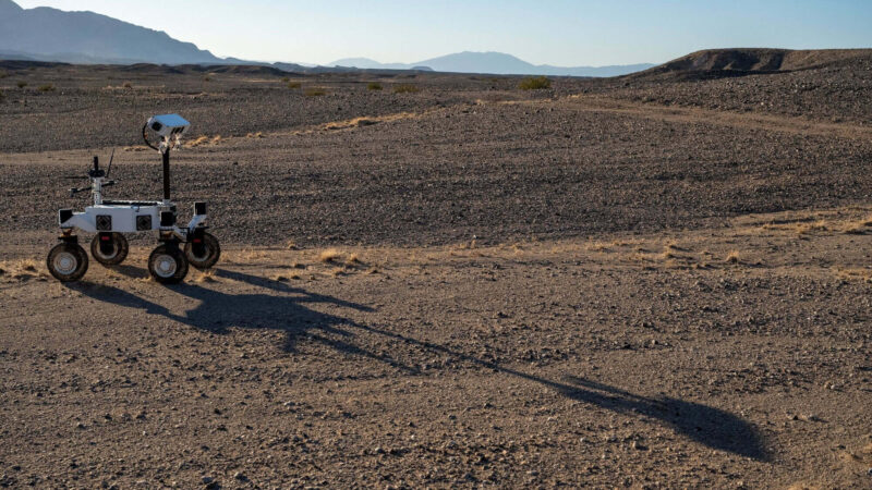 Novo protótipo de rover da NASA passa por testes em deserto e avança preparo para exploração lunar e de Saturno