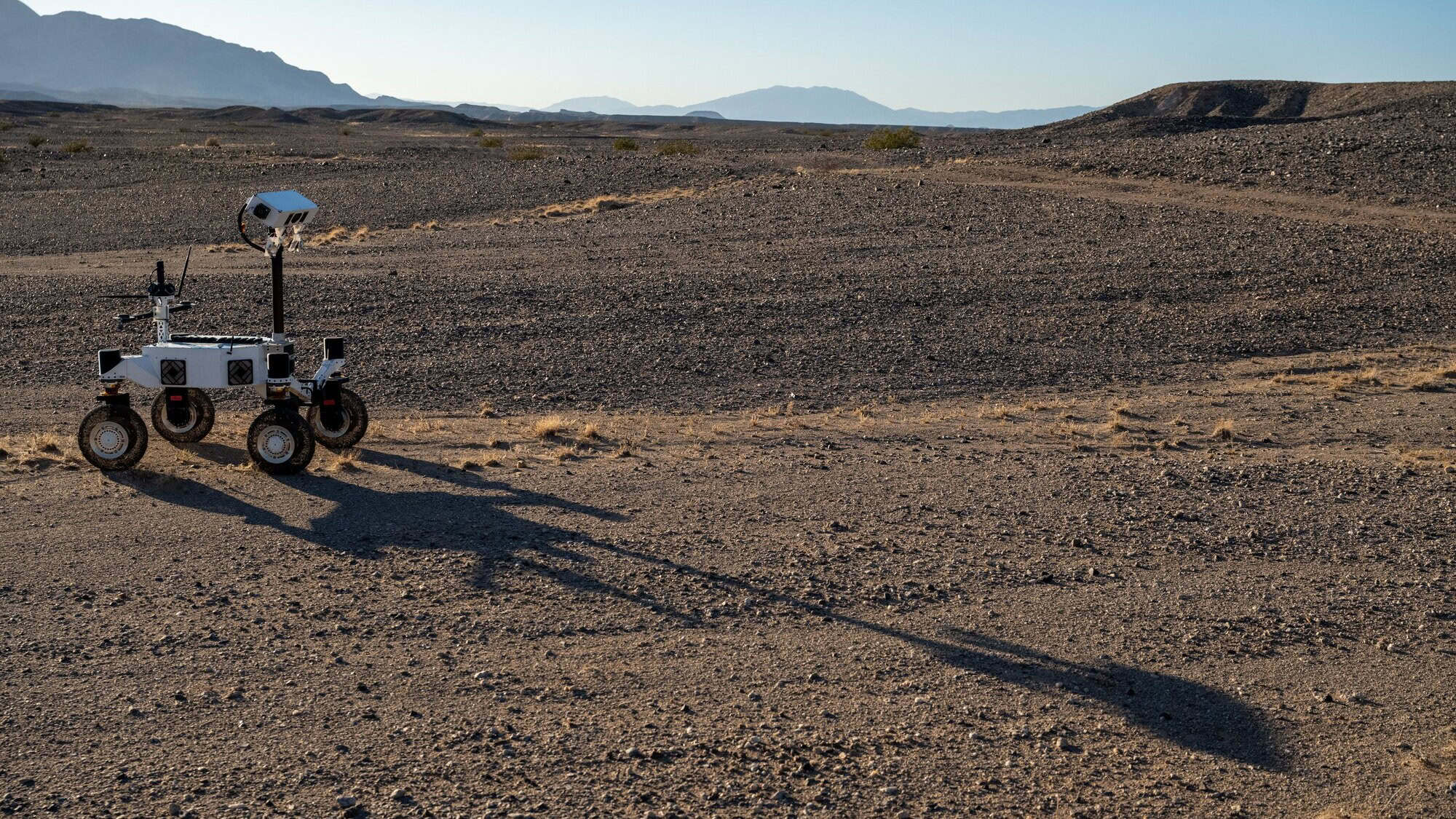 Novo protótipo de rover da NASA passa por testes em deserto e avança preparo para exploração lunar e de Saturno