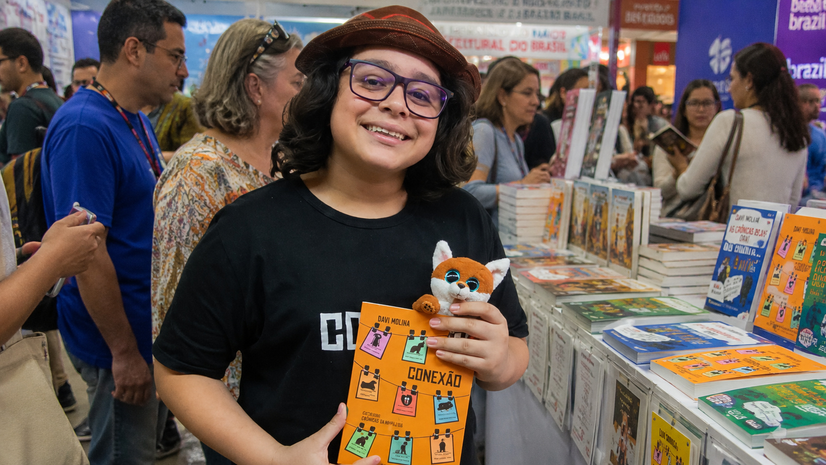 Conheça menino de 12 anos que já lançou dois livros cria projeto para levar escritores mirins do ceará à bienal de são paulo e inspirar uma nova geração de autores
