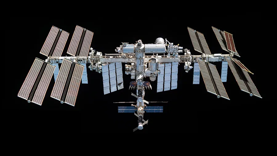 02/11/2000 — Estação Espacial Internacional é o objeto mais caro já construído