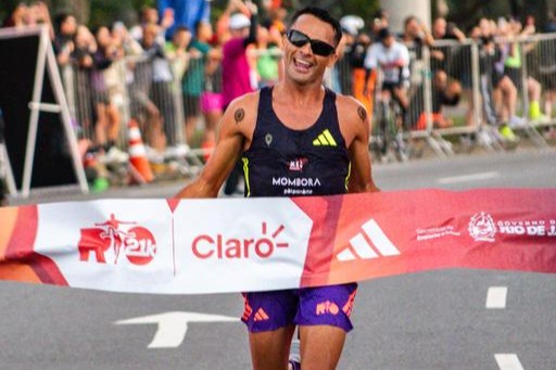 Veja como fábio jesus correia supera africanos e vence  os 21 km da maratona do rio