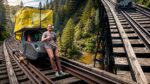 Ferrovia abandonada nas montanhas surpreende viajante que percorreu trilhos com mini camper elétrico