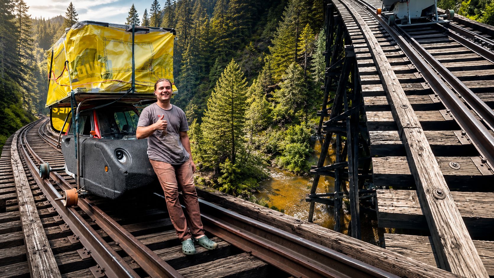 Ferrovia abandonada nas montanhas surpreende viajante que percorreu trilhos com mini camper elétrico
