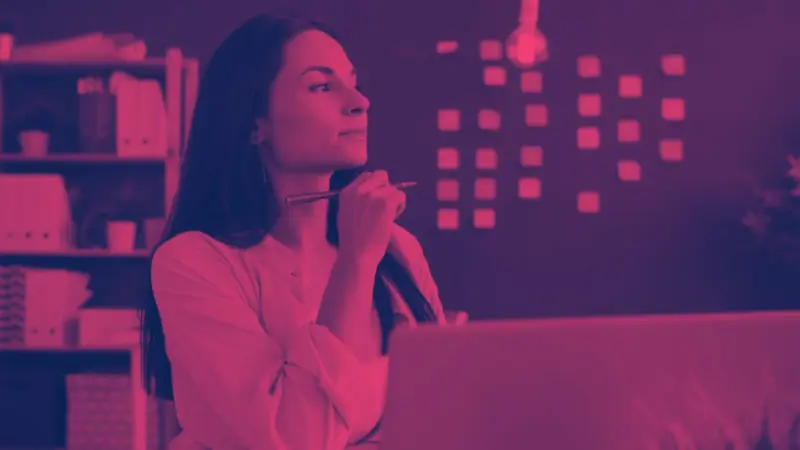 Hábito essencial para proteger o foco no trabalho: adiar interrupções e fazer uma tarefa por vez