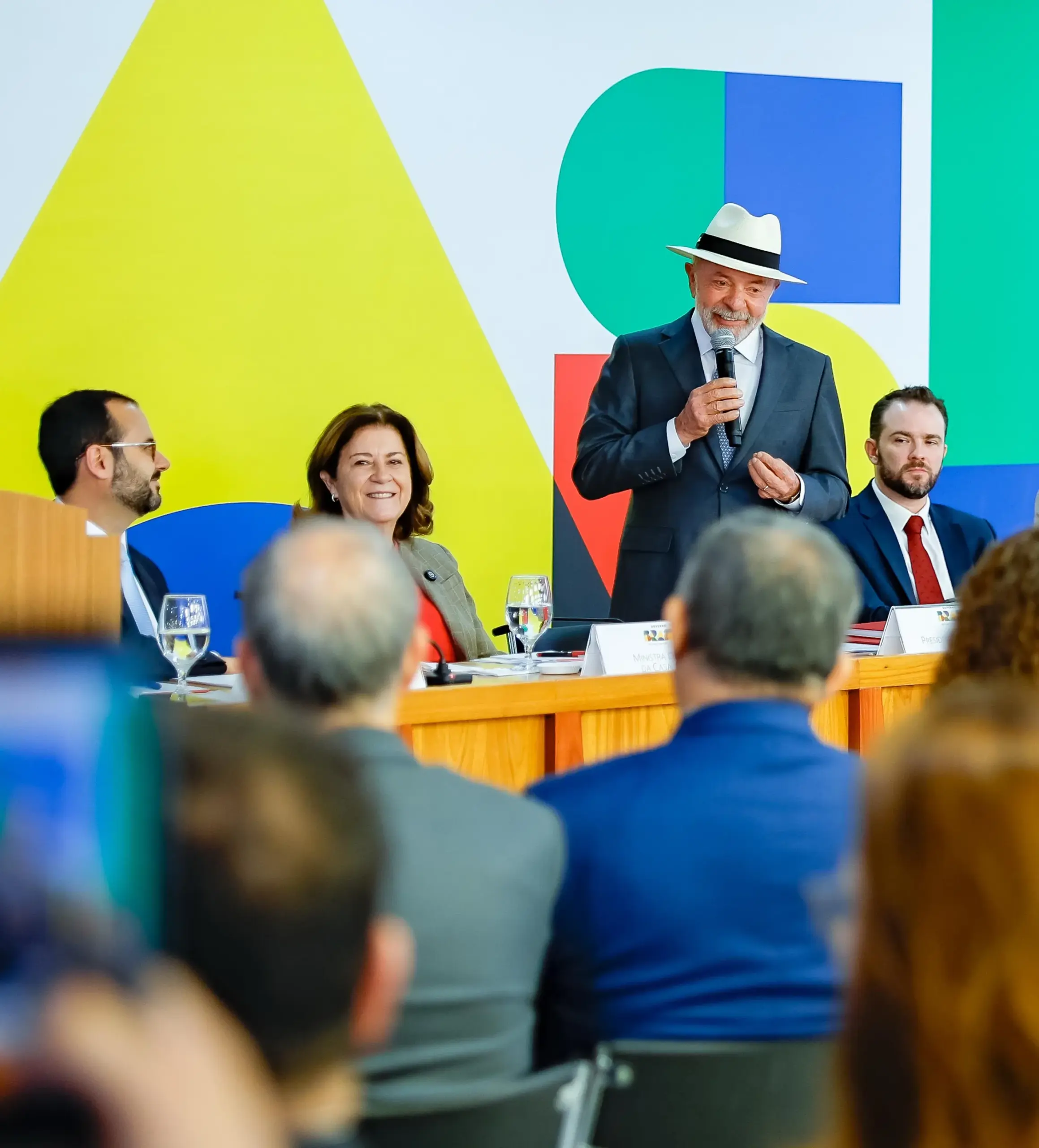 Governo publica MP que abre nova rodada do Desenrola para adimplentes e envia projeto que eleva teto do MEI