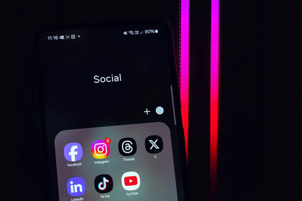 Reino Unido propõe banir menores de 16 anos das principais redes sociais