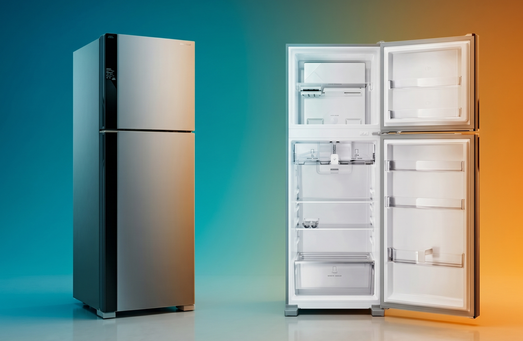 Quantas placas solares são necessárias para alimentar uma geladeira grande durante todo o dia?