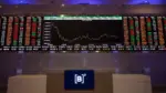 Ibovespa cai 0,45% e fecha a 169.648,47 pontos; dólar avança a R$ 5,08