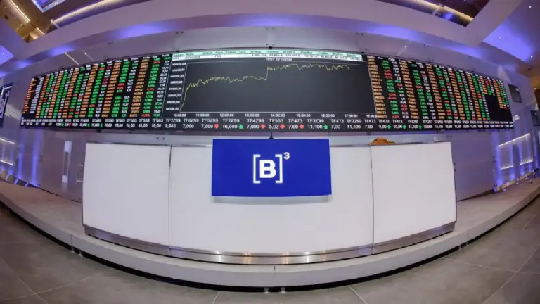 Ibovespa sobe 0,68% e volta a se aproximar de 170 mil pontos; dólar recua a R$ 5,17