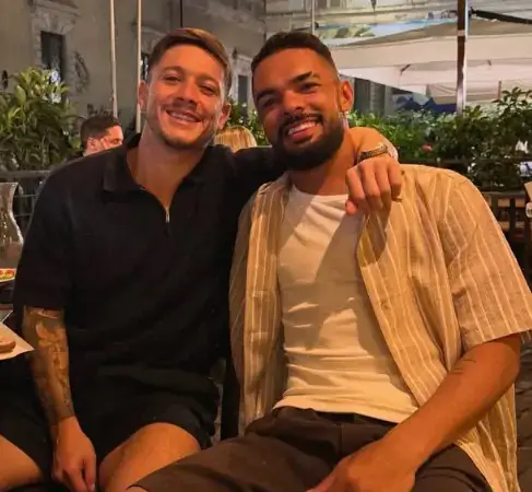 Garro e Raniele, do Corinthians, aproveitam férias na Itália e registram encontro nas redes