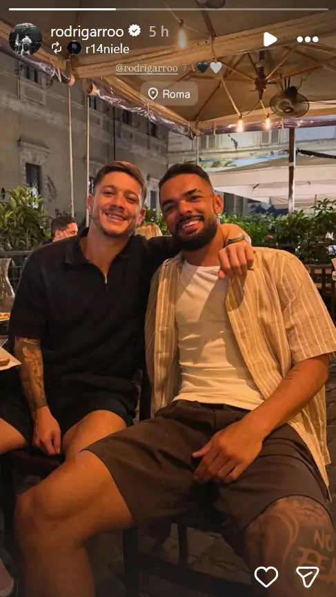 Garro e Raniele, do Corinthians, aproveitam férias na Itália e registram encontro nas redes
