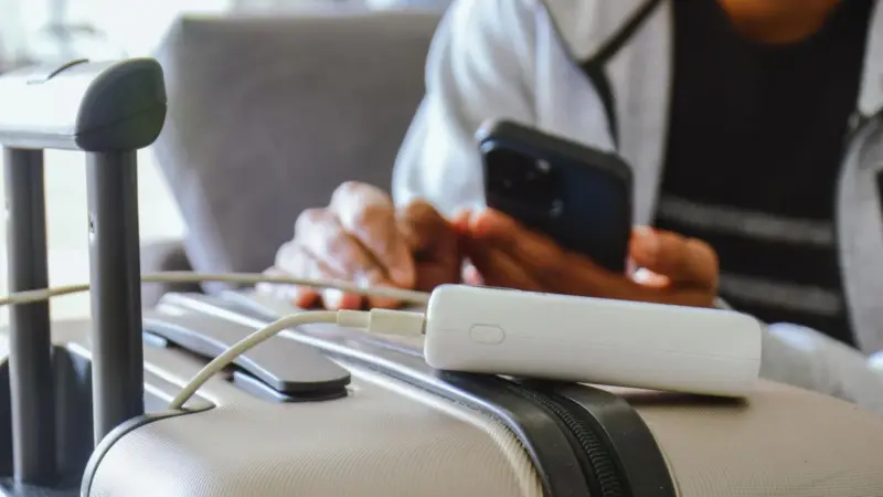 Conheça pode levar power bank no avião? entenda as regras e veja modelos liberados