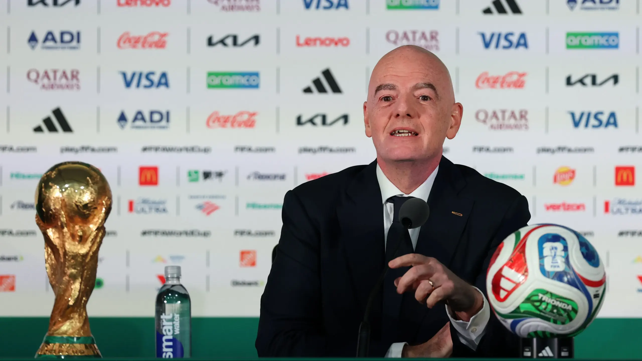 Salário de Gianni Infantino divulgado em relatório da FIFA soma US$ 4,8 milhões e chama atenção
