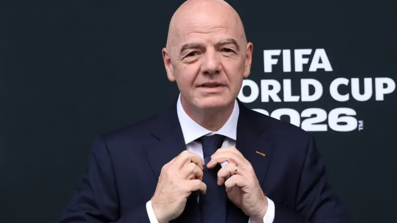 Salário de Gianni Infantino divulgado em relatório da FIFA soma US$ 4,8 milhões e chama atenção