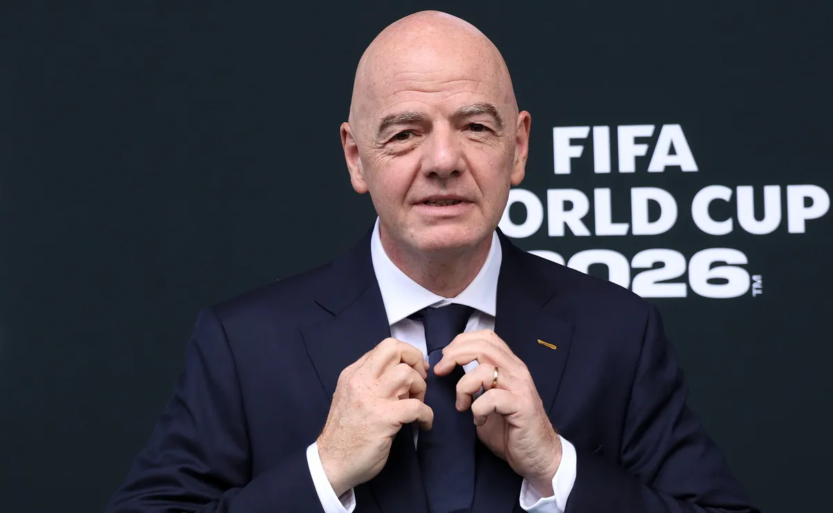 Salário de Gianni Infantino divulgado em relatório da FIFA soma US$ 4,8 milhões e chama atenção