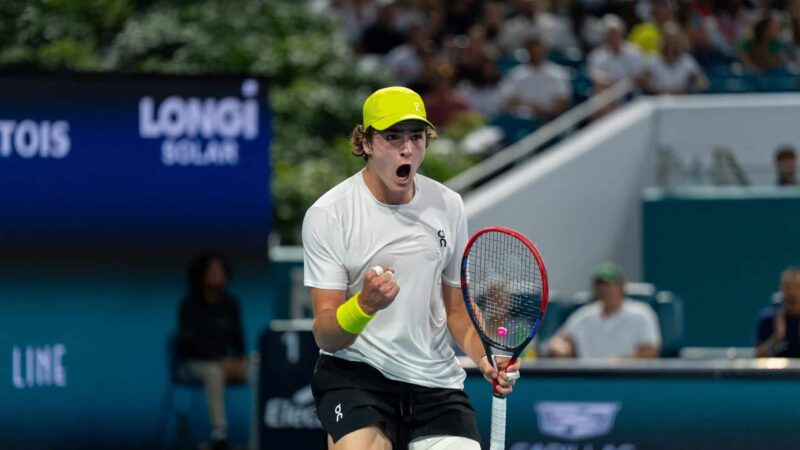 Veja como joão fonseca x jakub mensik: onde assistir ao jogo das quartas de roland garros