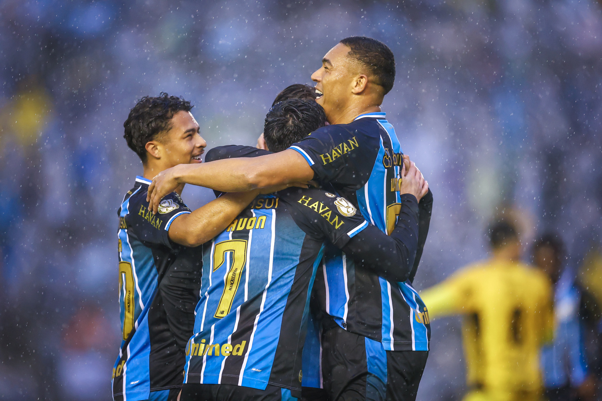 27/06/2026 — Grêmio vira e bate reservas do Cascavel por 2 a 1 com dois gols de Carlos Vinícius
