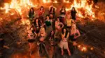LE SSERAFIM, ILLIT e KATSEYE lançam colaboração “ICONIC BY MISTAKE” com videoclipe no YouTube